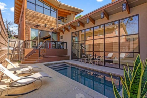Sleek & Chic Cherry Street
